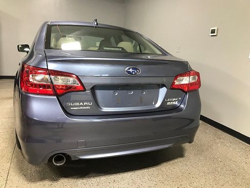 Used 2017 Subaru Legacy 2.5i Premium w/ Moonroof Package AWD/4WD image 4