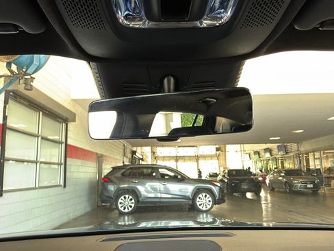 Used 2025 Mercedes-Benz GLB 250 4MATIC image 19