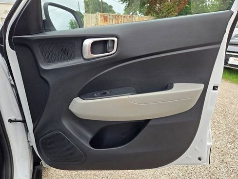 Used 2025 Hyundai Venue SEL FWD image 27