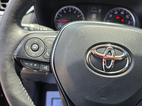 Used 2021 Toyota RAV4 XLE Premium FWD image 18
