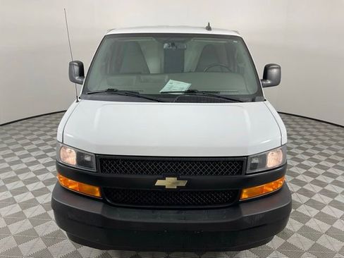 Used 2020 Chevrolet Express 3500 Extended w/ Driver Convenience Package RWD image 10