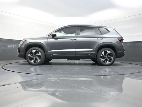 New 2026 Volkswagen Taos SE image 22