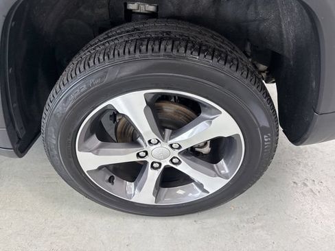 Used 2023 Jeep Grand Cherokee Limited AWD/4WD image 8