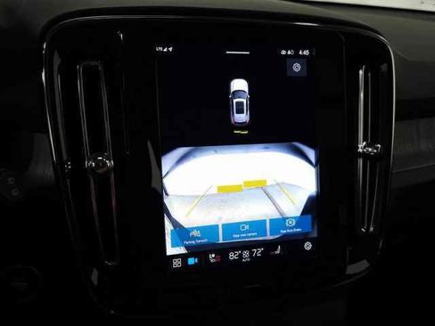 Certified 2025 Volvo XC40 B5 Core image 27