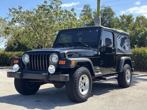 Used 2006 Jeep Wrangler Unlimited AWD/4WD image 2