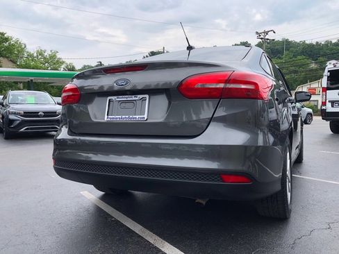 Used 2015 Ford Focus SE FWD image 5