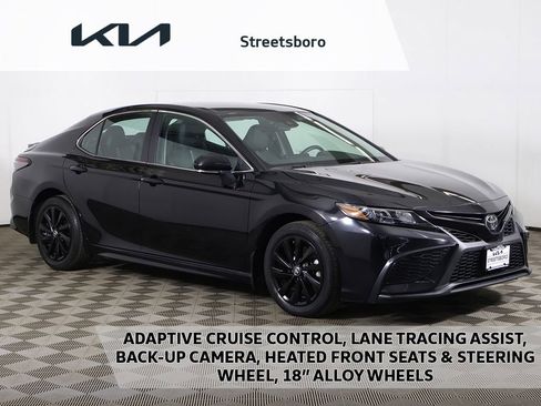 Used 2024 Toyota Camry SE image 1