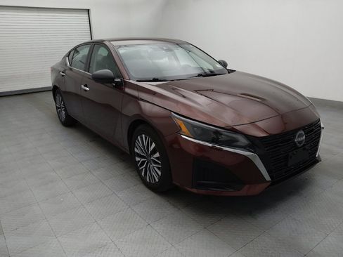 Used 2024 Nissan Altima 2.5 SV image 13