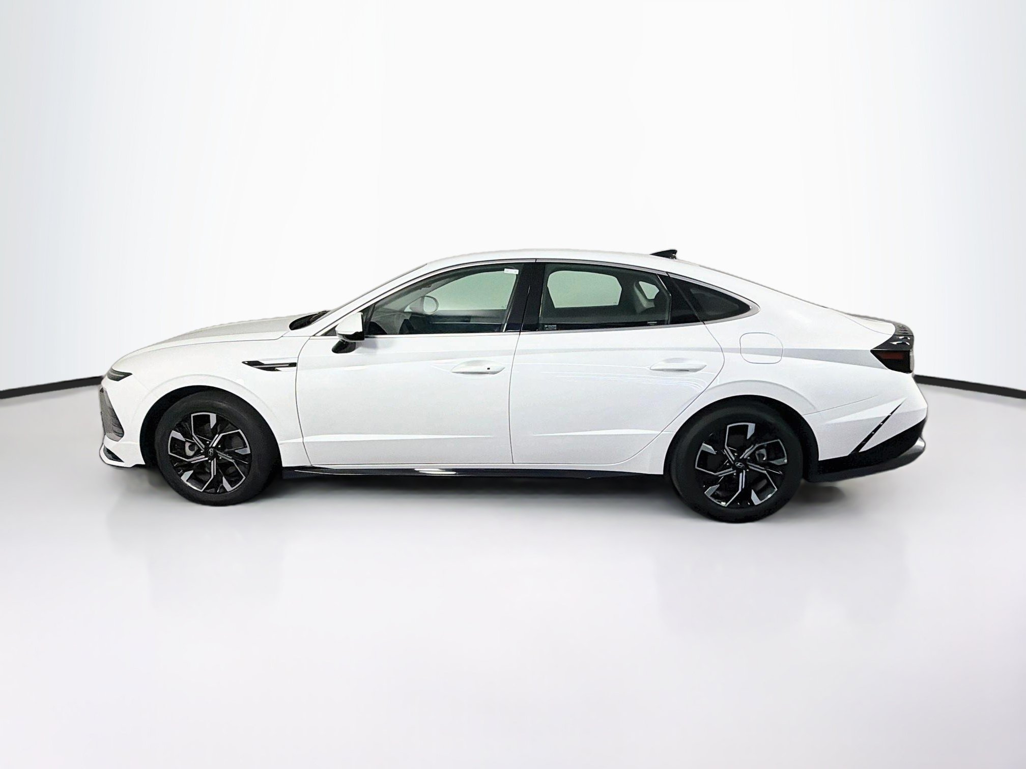Used 2025 Hyundai Sonata SEL FWD image 4