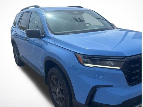 Used 2025 Honda Pilot TrailSport image 12