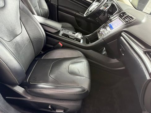 Used 2020 Ford Fusion Titanium FWD image 18
