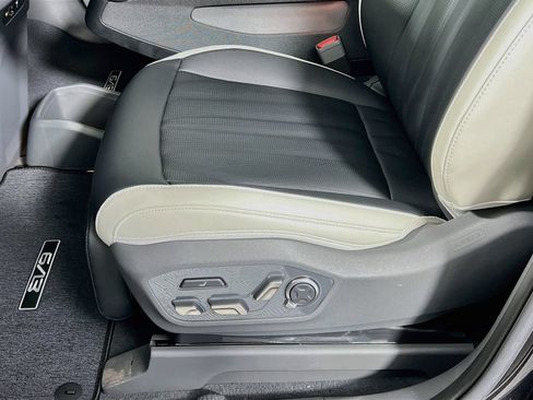 New 2026 Kia EV9 GT-Line AWD/4WD image 17