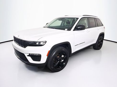 Used 2023 Jeep Grand Cherokee Limited w/ Black Appearance Package RWD image 3