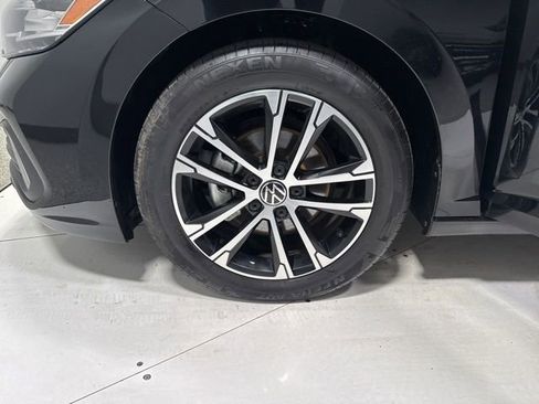 Used 2023 Volkswagen Jetta Sport image 4