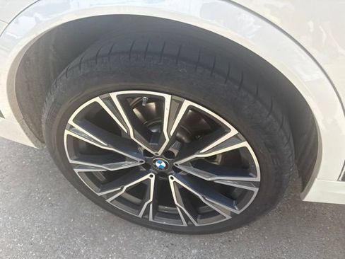Used 2021 BMW X7 xDrive40i w/ M Sport Package AWD/4WD image 14