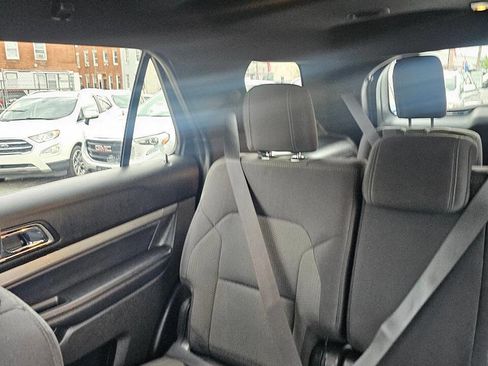 Used 2018 Ford Explorer XLT w/ Equipment Group 201A AWD/4WD image 12