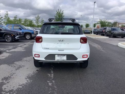 Used 2025 Hyundai Venue Limited image 7