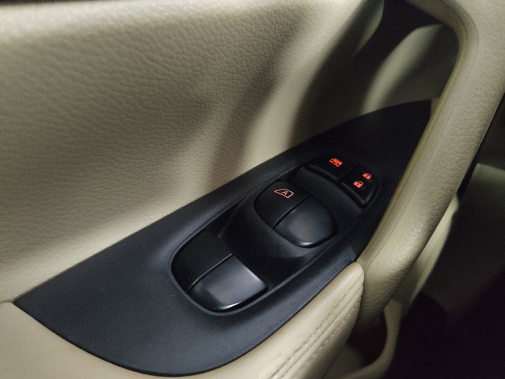 Used 2020 Nissan Rogue SV FWD image 27