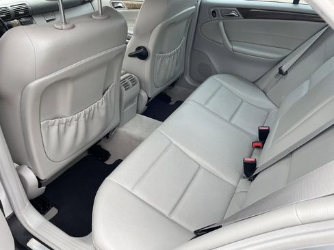 Used 2007 Mercedes-Benz C 230 Sedan image 12