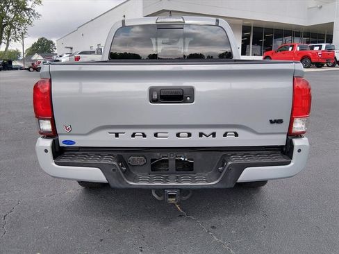 Used 2019 Toyota Tacoma 2WD Double Cab image 5