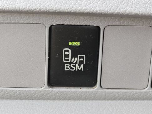 Used 2017 Toyota Sienna XLE FWD image 9