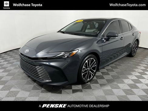 Used 2025 Toyota Camry XLE image 1