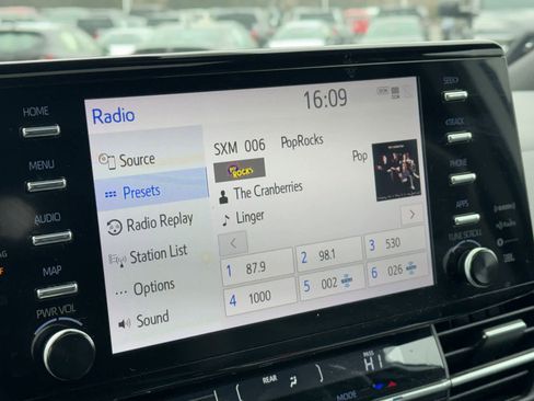 Used 2024 Toyota Sienna XSE w/ XSE Premium Package image 6