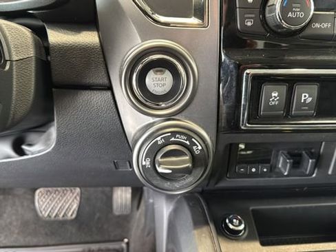Used 2018 Nissan Titan Platinum Reserve AWD/4WD image 17