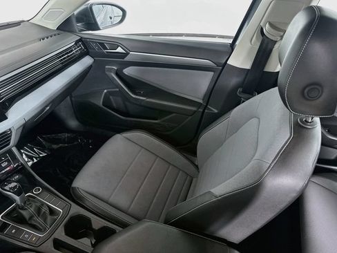 Used 2025 Volkswagen Jetta SE FWD image 23