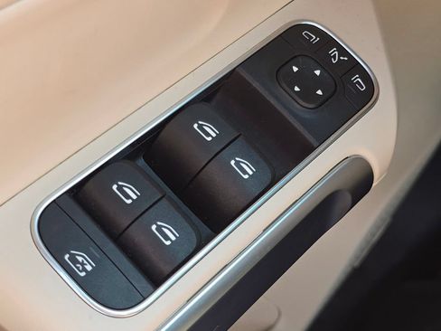 Certified 2025 Mercedes-Benz GLB 250 4MATIC image 25