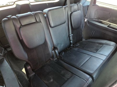 Used 2018 Dodge Grand Caravan SXT w/ Blacktop Package FWD image 11