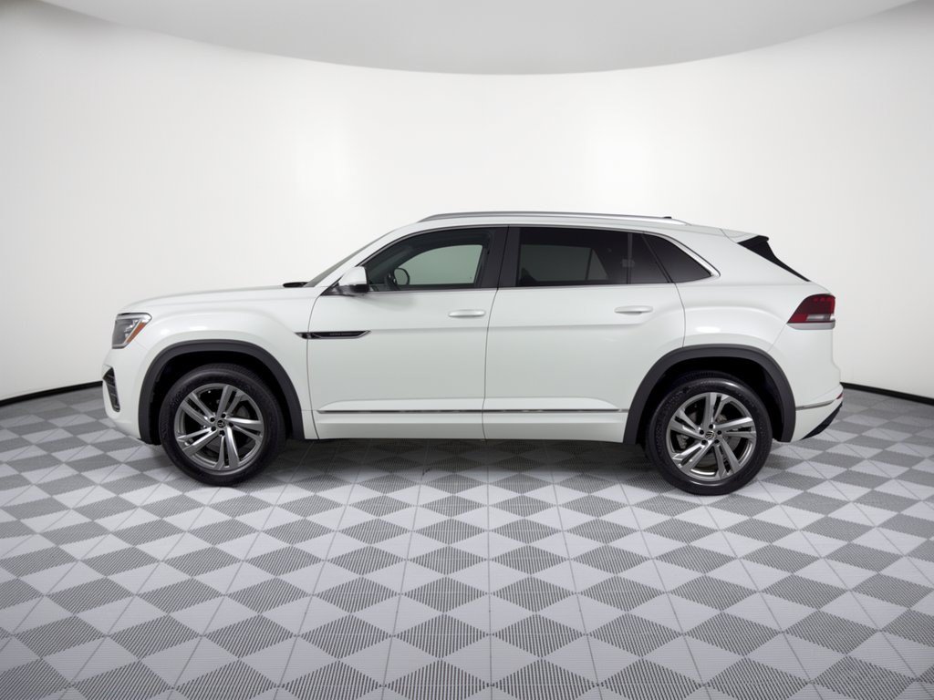 Used 2024 Volkswagen Atlas Cross Sport SEL R-Line AWD/4WD image 2