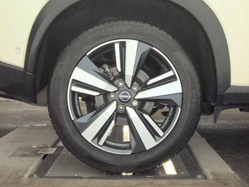 Used 2023 Nissan Rogue Platinum w/ Platinum Premium Package AWD/4WD image 12