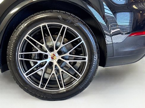 Certified 2025 Porsche Cayenne image 23