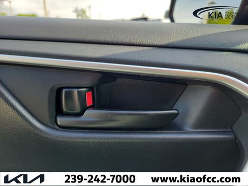 Used 2021 Toyota RAV4 LE FWD image 20