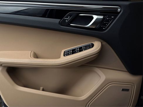 Used 2020 Porsche Macan Base image 21