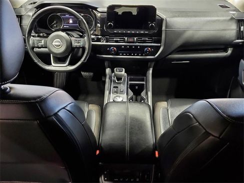 Used 2023 Nissan Pathfinder SL w/ Black Appearance Package image 17