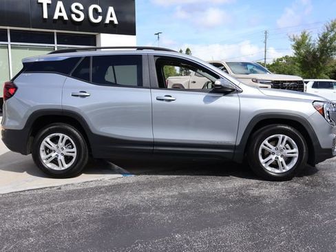Used 2023 GMC Terrain SLE w/ Driver Convenience Package FWD image 8