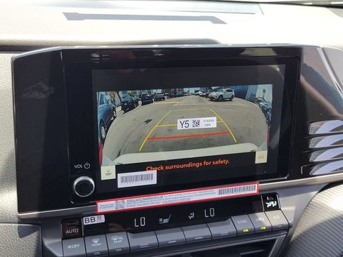 New 2026 Toyota Camry Hybrid FWD image 11