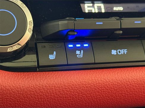 Certified 2022 Toyota Tundra TRD Pro AWD/4WD image 8