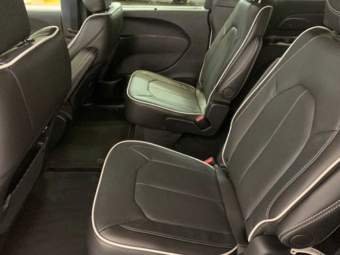 New 2026 Chrysler Pacifica Limited w/ S Appearance Package image 5