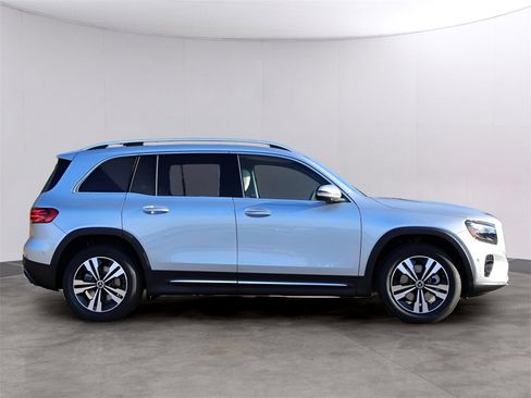 New 2026 Mercedes-Benz GLB 250 4MATIC image 4