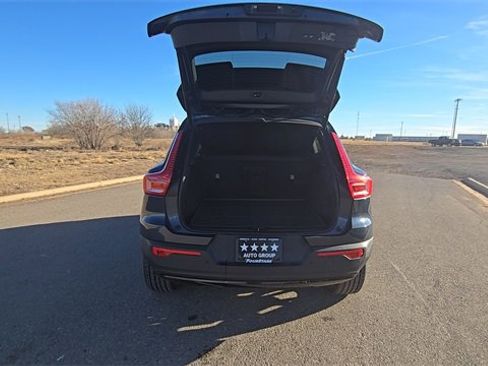 Used 2022 Volvo XC40 T5 R-Design w/ Climate Package image 28
