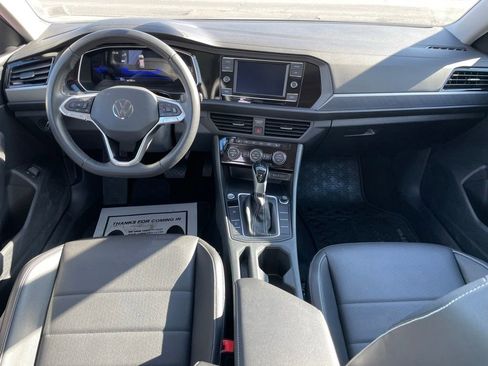 Certified 2023 Volkswagen Jetta SE w/ Panoramic Sunroof Package image 10