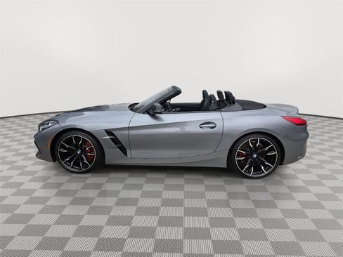 Used 2025 BMW Z4 M40i w/ Premium Package image 16