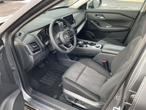 Used 2024 Nissan Rogue SV image 9