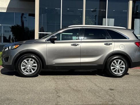 Used 2017 Kia Sorento AWD image 7