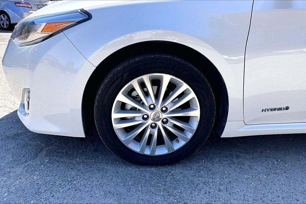 Used 2013 Toyota Avalon XLE Premium FWD image 7