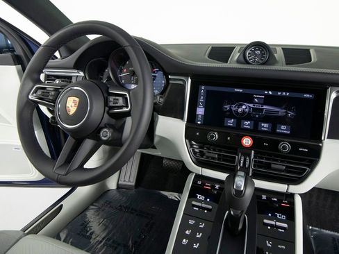 Certified 2026 Porsche Macan GTS image 30