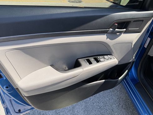 Used 2017 Hyundai Elantra SE FWD image 14